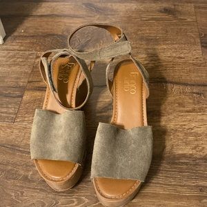 Wooden platform sandals